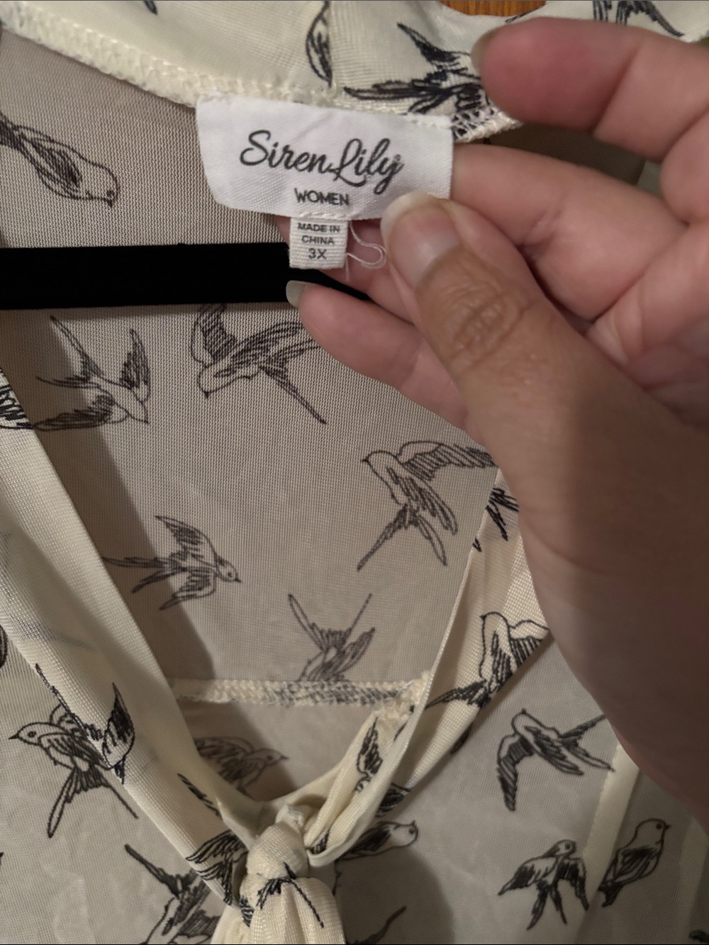 Siren Lily Ivory Sleeveless Bird-Print Tie Neck Top - Picture 2 of 3